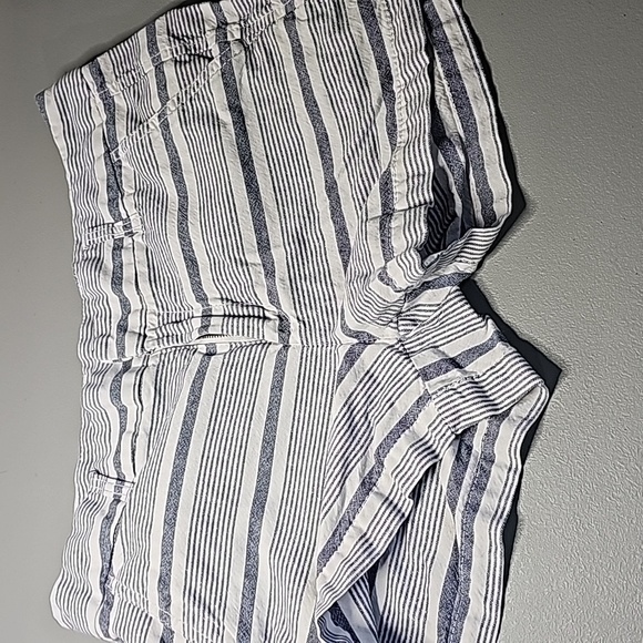 KHAKIS by GAP girlfriend size 6 gray and white shorts - Picture 5 of 8